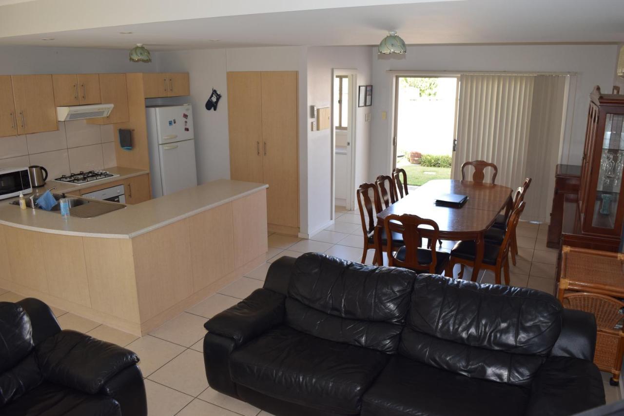 Christies Seahorse Holiday Townhouses Port Noarlunga Экстерьер фото